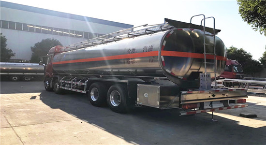 解放J6前四后六运油车
