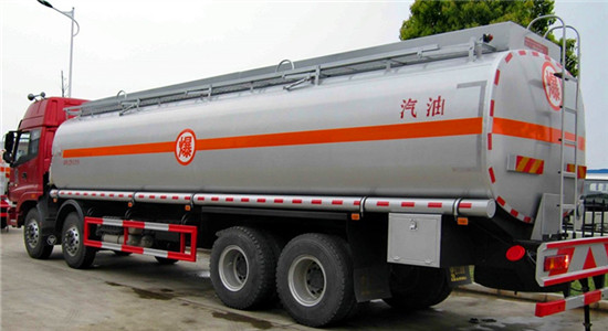 福田欧曼前四后八运油车