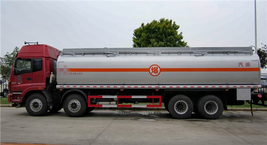 福田欧曼前四后八运油车