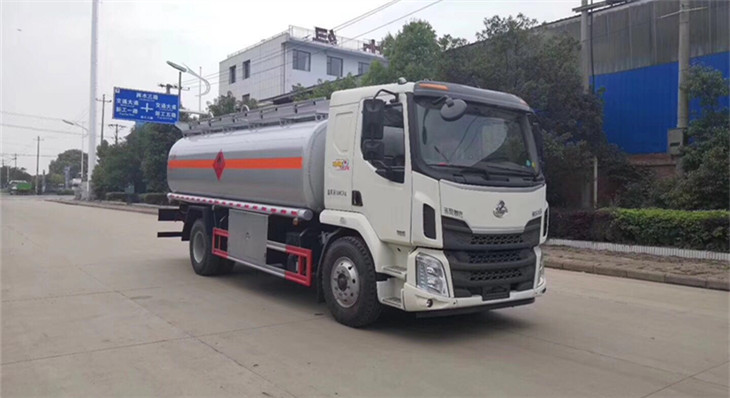 柳汽乘龙18吨运油车