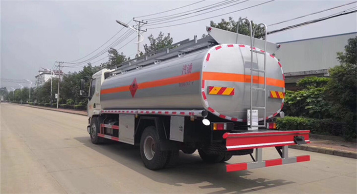 柳汽乘龙18吨运油车