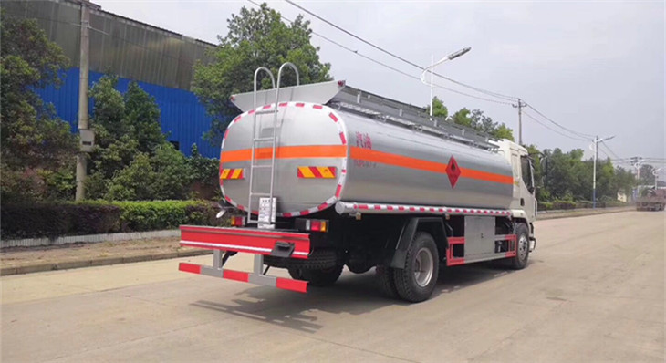 柳汽乘龙18吨运油车