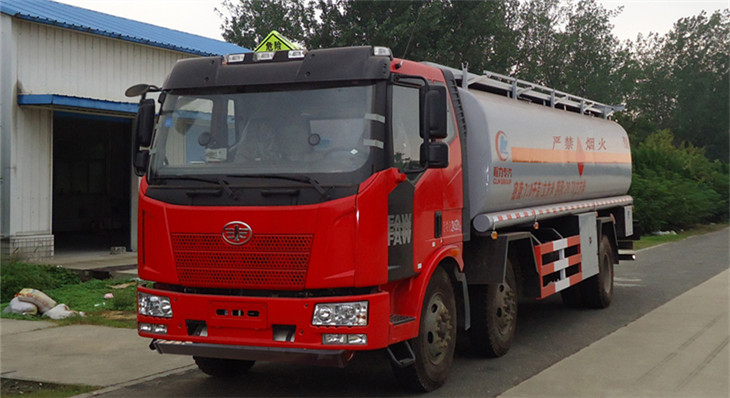 解放J6（21吨）运油车