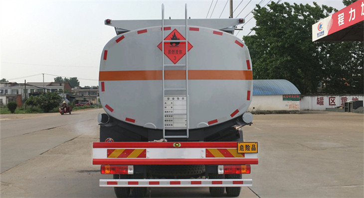 解放J6(21吨)运油车