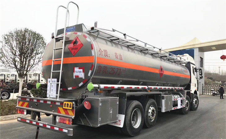 解放J6M(25吨)前四后六铝合金运油车