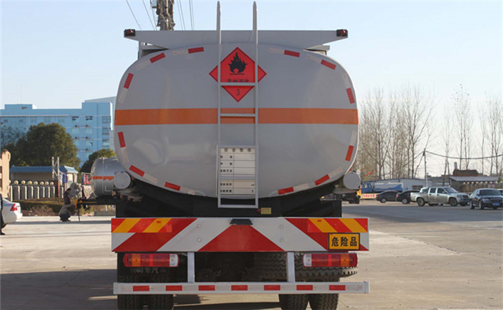 欧曼前四后六（30吨）铝合金运油车