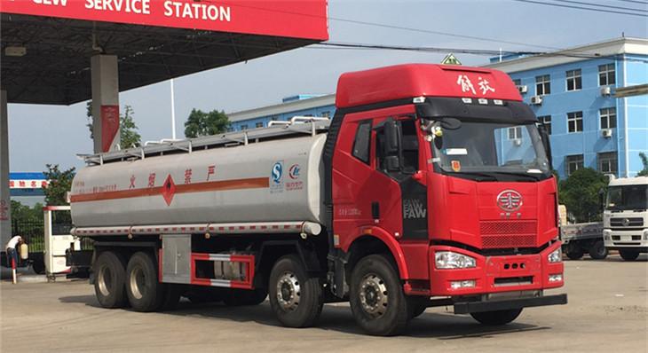 解放J6前四后八(31吨)运油车