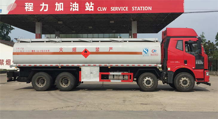 解放J6前四后八(31吨)运油车