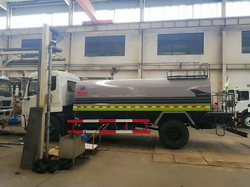 东风天锦12方洒水车 (1).jpg