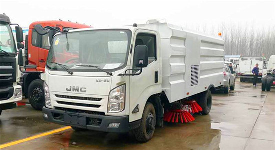江铃扫路车