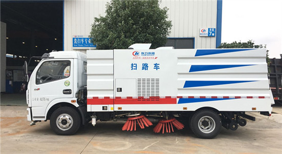 东风多利卡D7扫路车