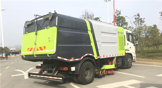 东风天锦扫路车
