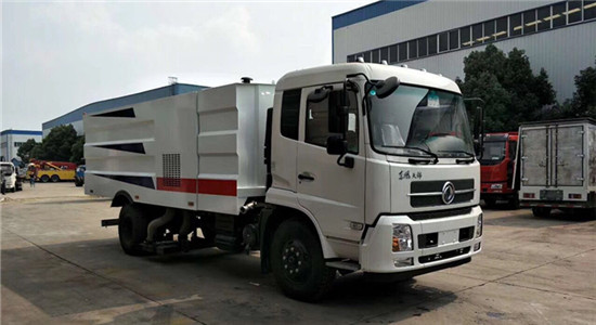 东风天锦吸尘车