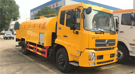 东风天锦清洗车
