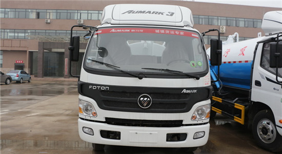 福田欧马可吸粪车