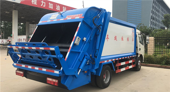 东风多利卡压缩式垃圾车