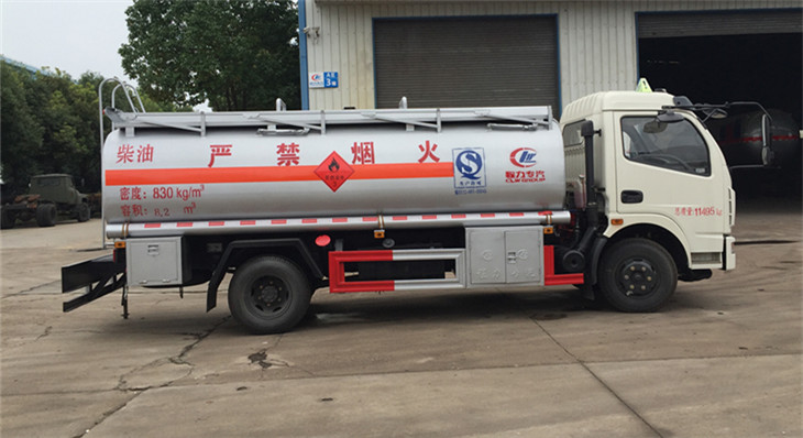东风多利卡8吨加油车