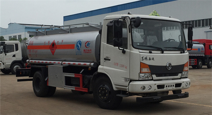 东风嘉运9吨运油车