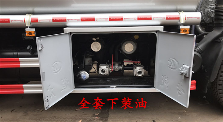 解放龙V13.5吨铝合金运油车